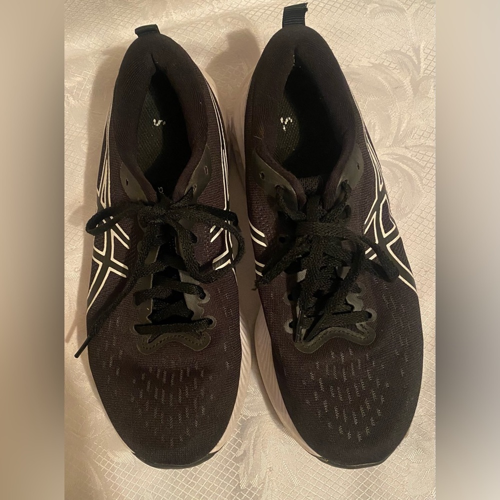 ASICS Black and White Running Shoes. Size 7.5 - Picture 3 of 9